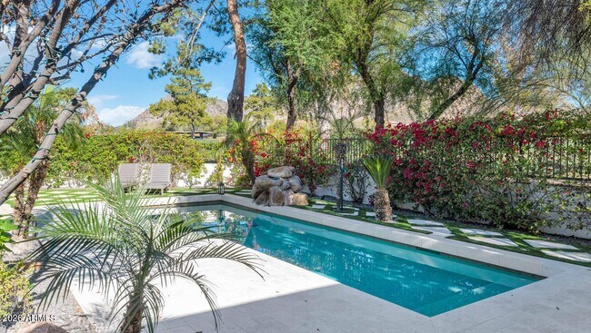 Building Photo - 6198 N 28th Pl