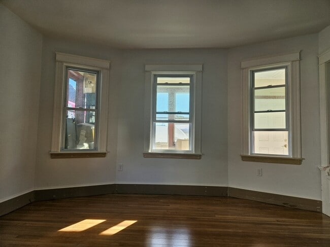 Building Photo - 9 Victoria St