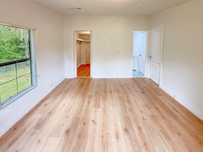 Building Photo - 260 Old Hwy 17