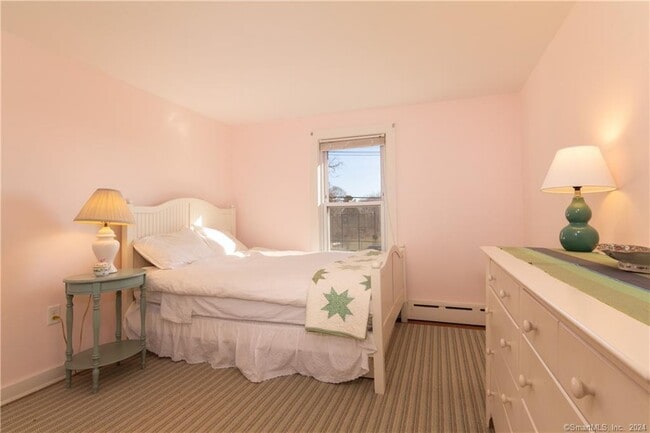 Building Photo - 323 Green Hill Rd