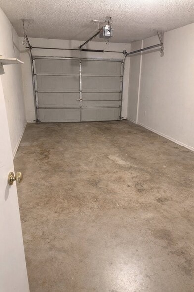 Building Photo - 1305 N Willow Dr