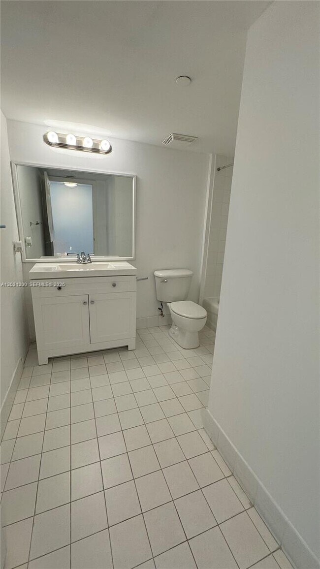 Building Photo - 3000 Coral Wy