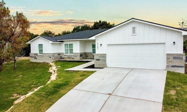 Building Photo - 5102 Moss Point