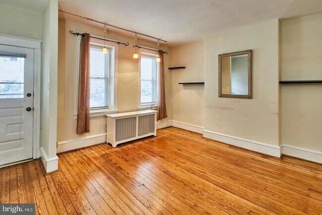 Building Photo - 1607 W 9th St