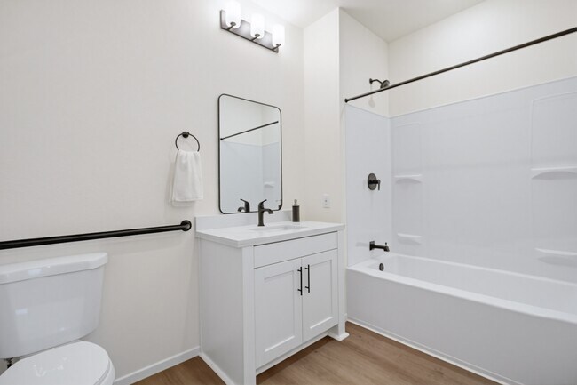 Building Photo - 3042-3044 J St