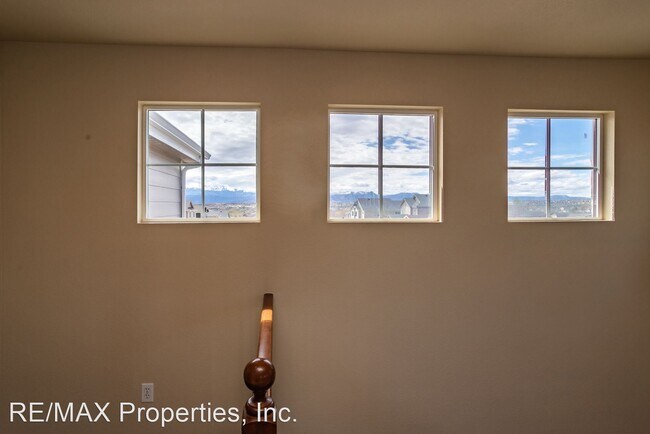 Building Photo - 4 br, 3.5 bath House - 8177 Kettle Drum St...