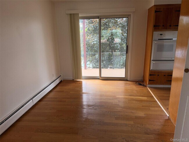 Building Photo - 27 Bon Aire Cir