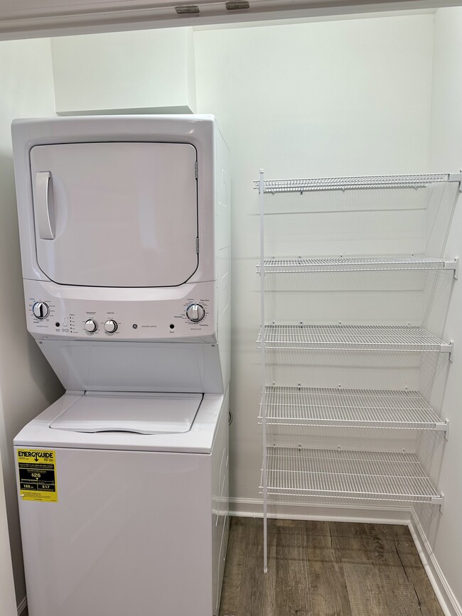 Washer/dryer, shelving - 2229 Kenwood Blvd SE