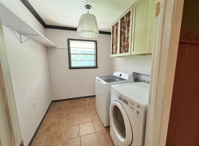 Building Photo - 1225 Lake Terrace Dr