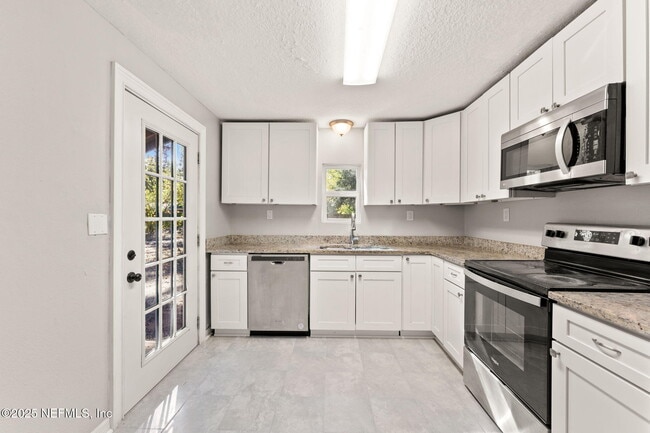 Building Photo - 4044 Hunter Cir