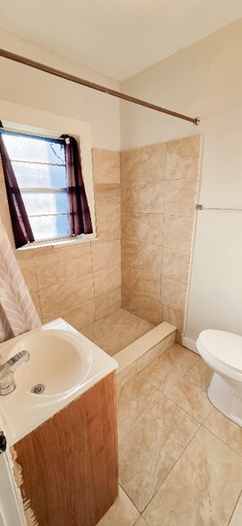 Building Photo - 306 Taylor Ave