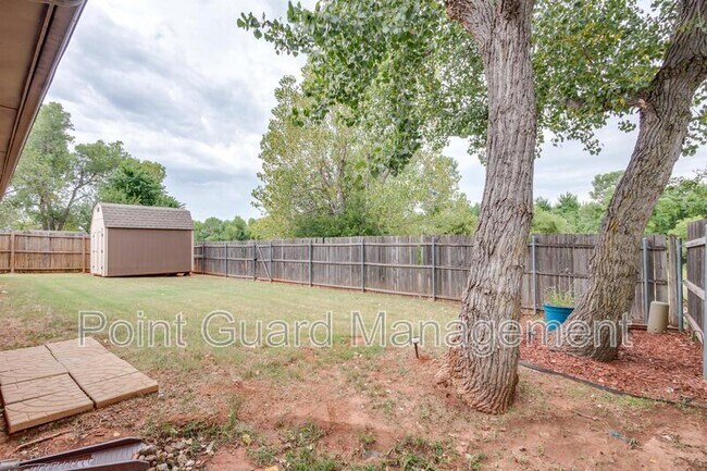 Building Photo - 10517 Queensbury Dr