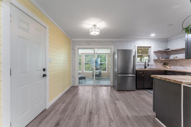 Building Photo - Charming Two Bedroom in Rogers
