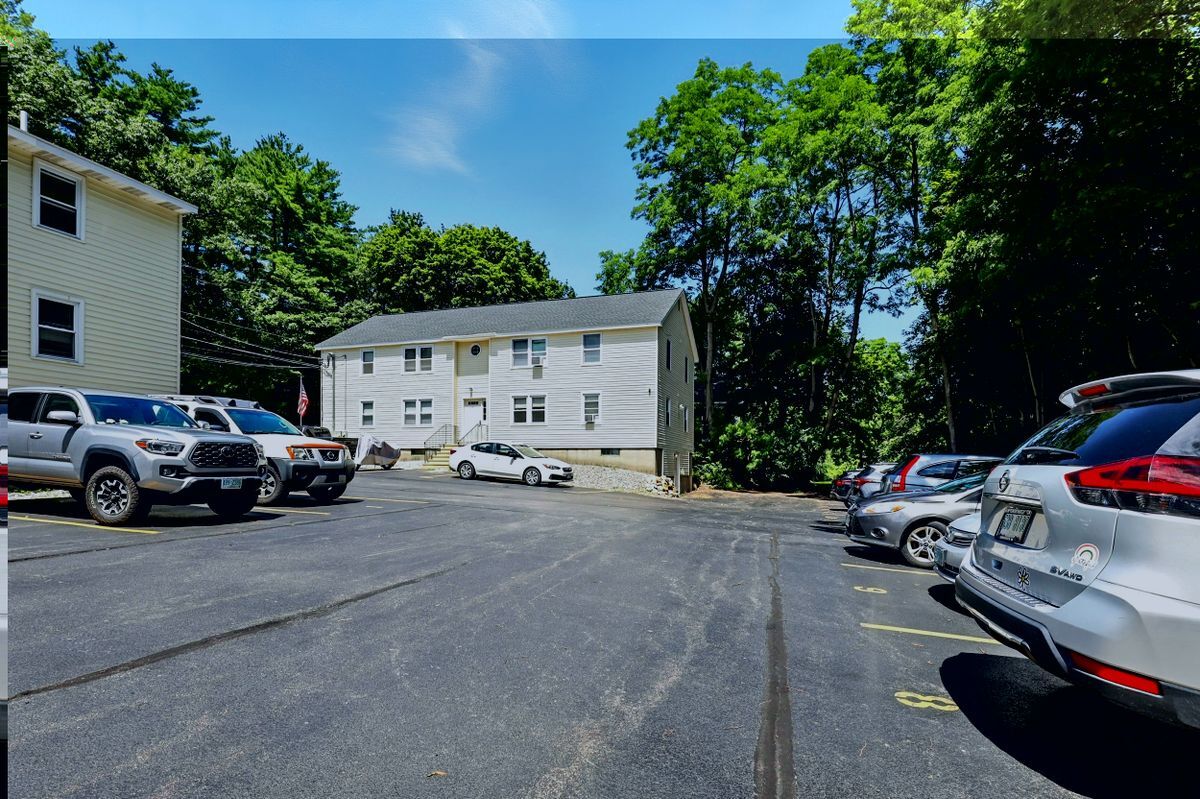 Building Photo - 859 Mammoth Rd