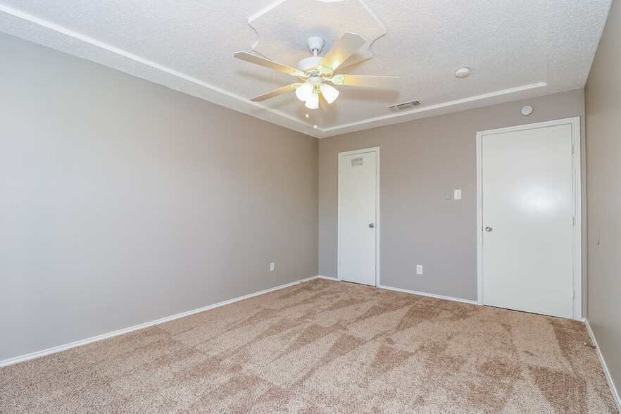 Building Photo - 7608 Meadowlark Ln N