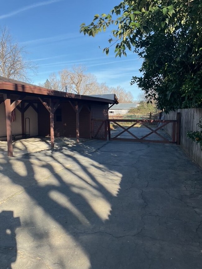 Building Photo - Must See South Redding 3 Bedroom Home on 3...