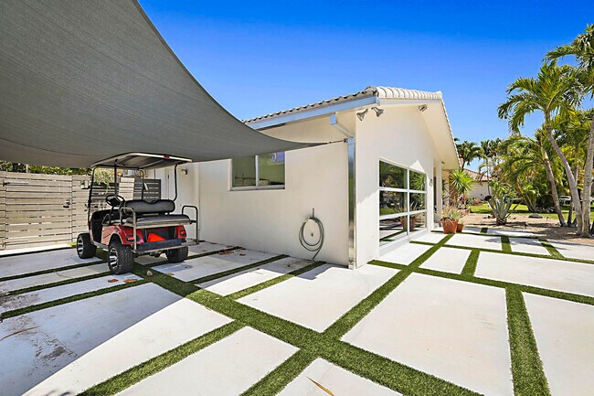 Building Photo - 400 NW 6th Ave