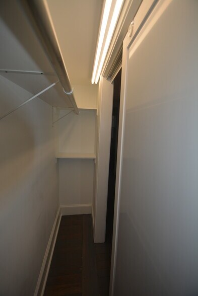 Building Photo - 31 Claybourne St