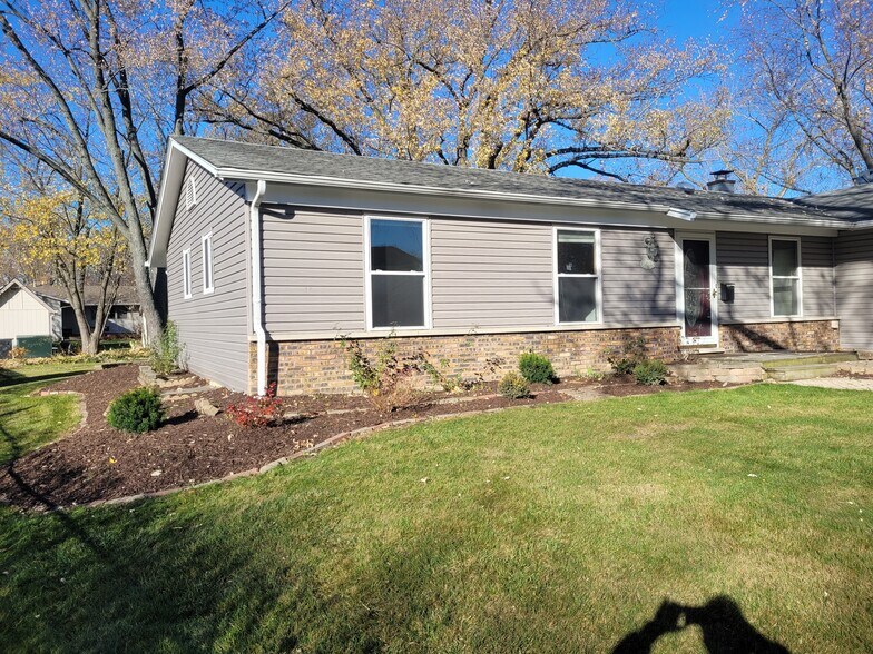Building Photo - 364 N Everett Dr