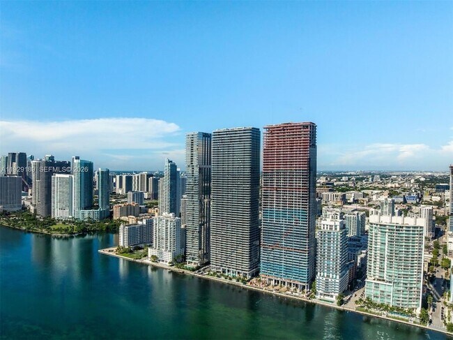 Building Photo - 700 NE 24th St