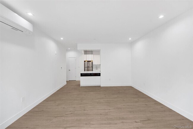 Building Photo - 525 N MacQuesten Pkwy
