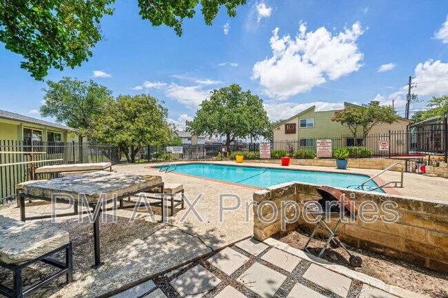 Building Photo - 2124 Burton Dr
