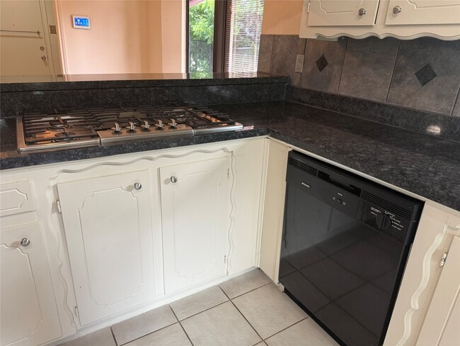 Building Photo - 3232 Parkwood Dr