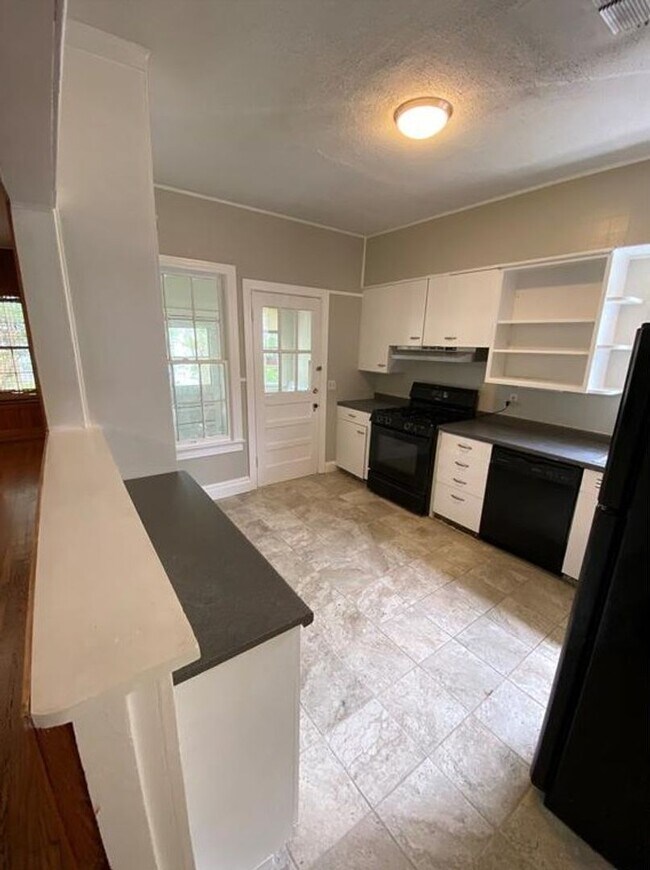 Building Photo - Adorable South Highland home