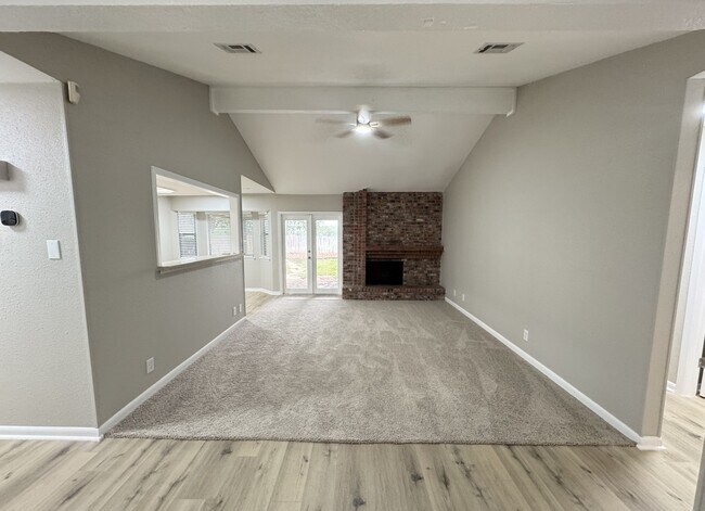Building Photo - 4023 Briar Hollow St