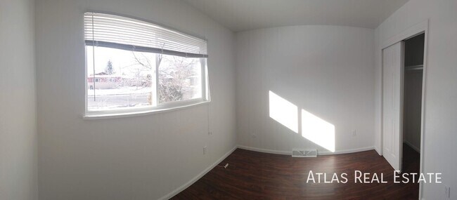 Building Photo - 8898 Circle Dr