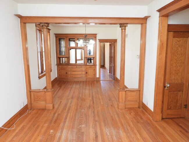 Building Photo - 5119 W Pensacola Ave