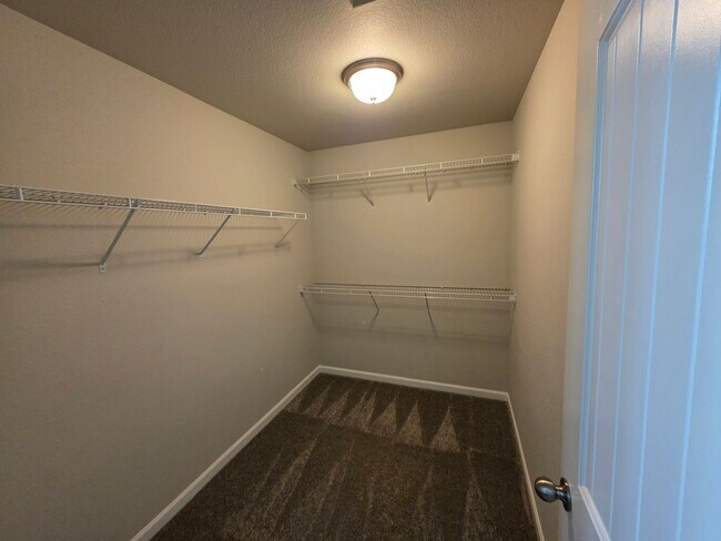 Building Photo - Charming 3 bedroom Townhome