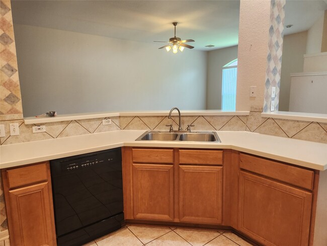 Building Photo - 3614 Double Lake Dr