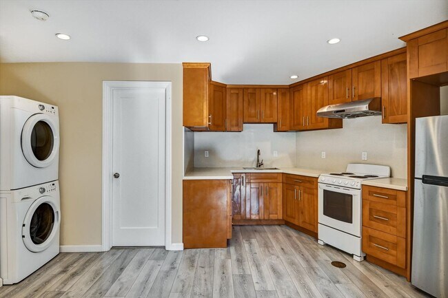 Building Photo - Millbrae 2BR / 2BA Apartment with Private Entrance, Huge Patio & Parking – Near BART, Caltrain & SFO