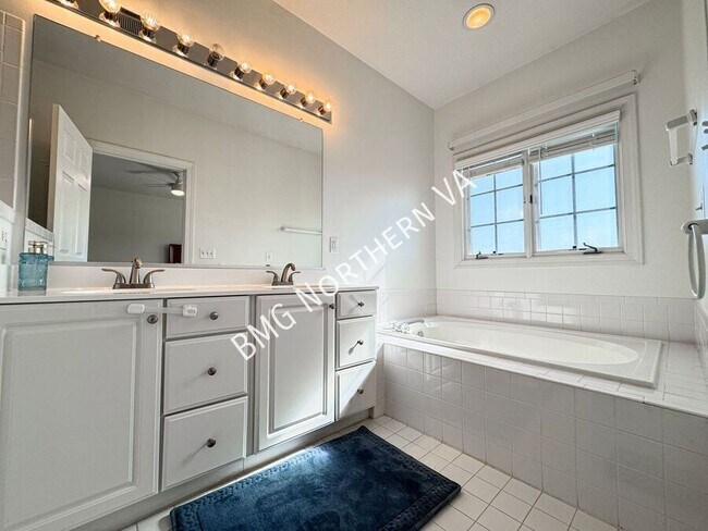 Building Photo - 43003 Golf View Dr