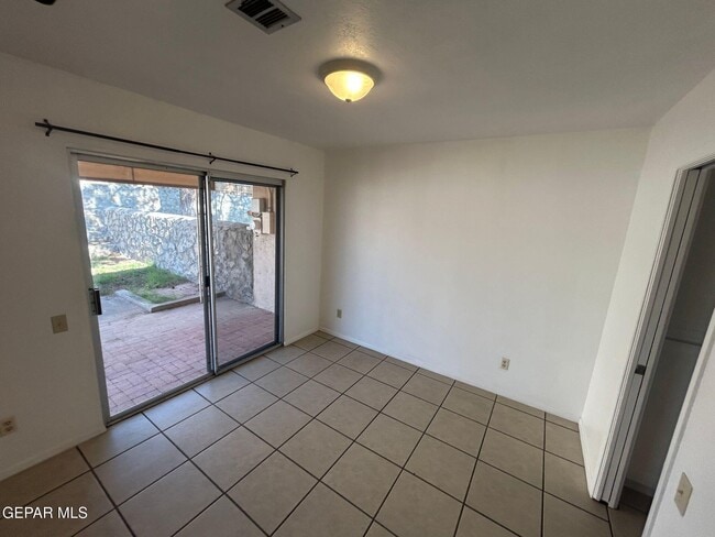 Building Photo - 3601 Okeefe Dr