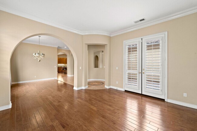 Building Photo - Beautiful & Spacious Single Level Eastlake...
