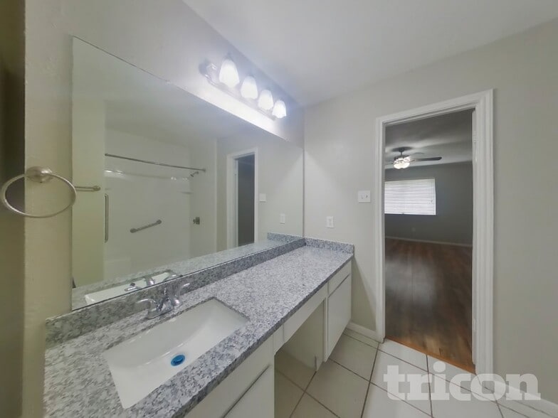 Building Photo - 18018 Heron Forest Ln