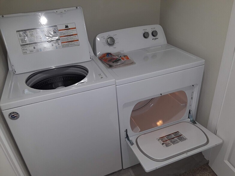 Full size washer and dryer - 8814 N Edison St