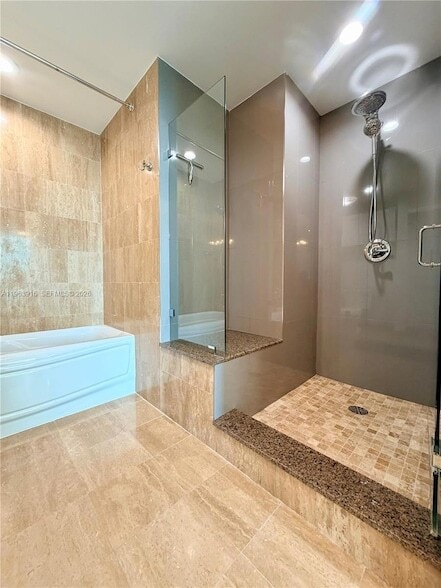 Building Photo - 300 S Biscayne Blvd