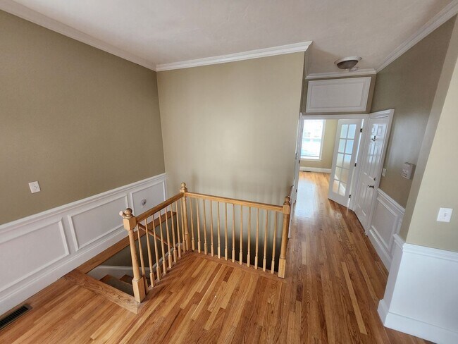 Building Photo - Bi Level Rehabbed 2 Bd 2 Bath With Laundry...