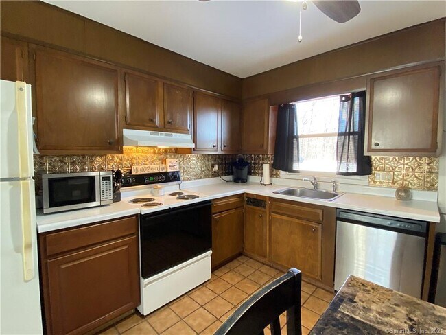 Building Photo - 56 Wakelee Ave