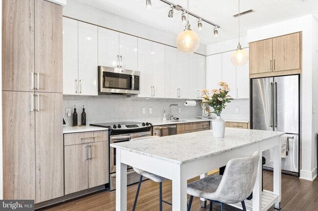 Building Photo - 145 Riverhaven Dr