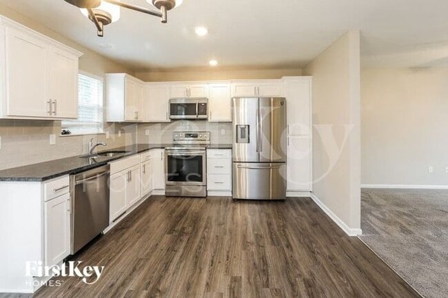 Building Photo - 5015 N Belmont Ave