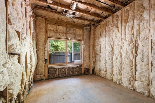 Building Photo - 254 Lamon Ave SE