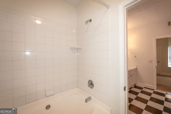 Building Photo - 37 Intown Pl