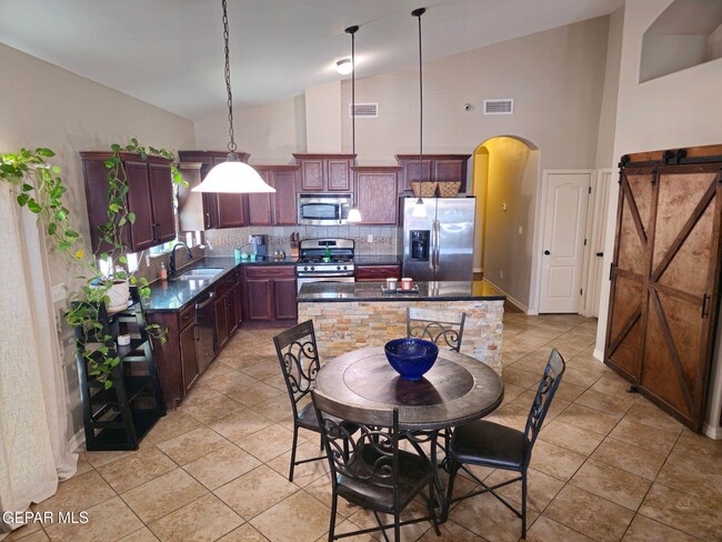 Building Photo - 14660 Spanish Point Dr