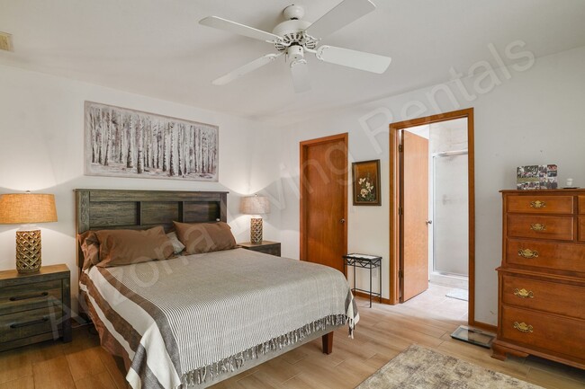 Building Photo - FURNISHED AVAILABLE NOVEMBER - APRIL