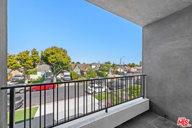 Building Photo - 2123 Cloverdale Ave