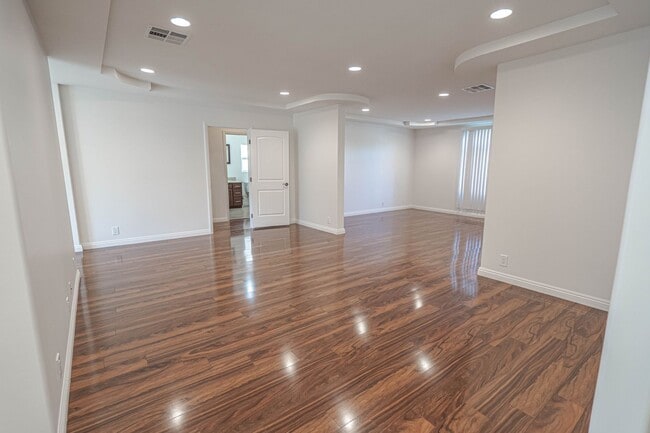 Building Photo - Spacious Single-Story 3-Bedroom Home in Va...